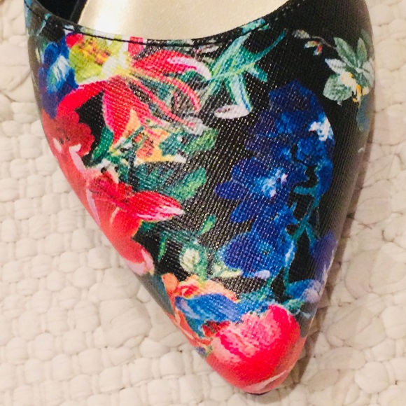 GUESS Floral Flats - Size 6.5-7 - Picture 5 of 6